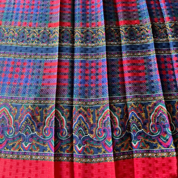 Beautifully Patterned Skirt - Picture 5 of 7